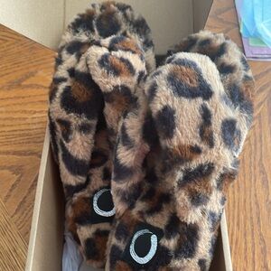 Dream comfort foam leopard slippers